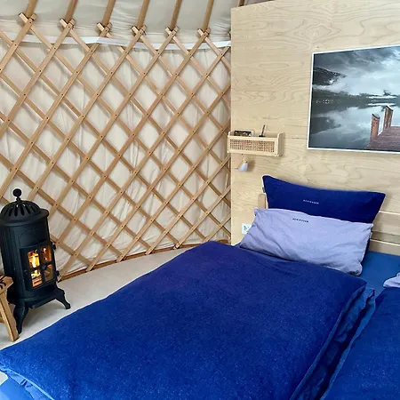 Bio Kastanienhof Erfurt - Appartements Und Ayurvedische Jurten Exterior photo